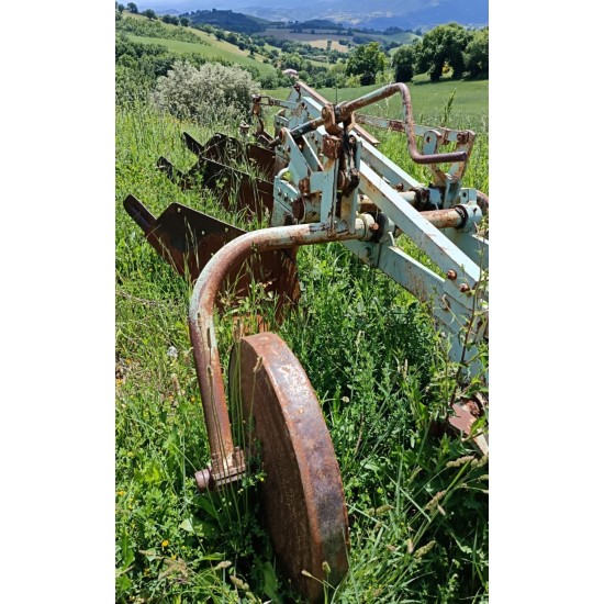ARATRO TRIVOMERE NARDI 2BT I 1 - TRAINATO