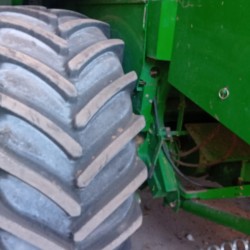 MIETITREBBIA JOHN DEERE T 560 HILLAMSTER