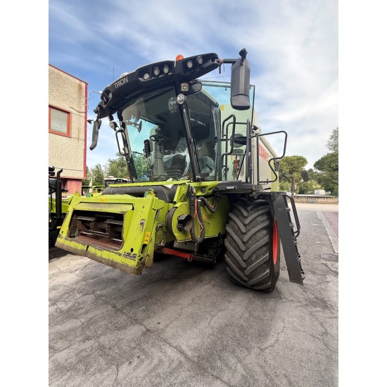 MIETITREBBIA CLAAS TRION 530 MONTANA