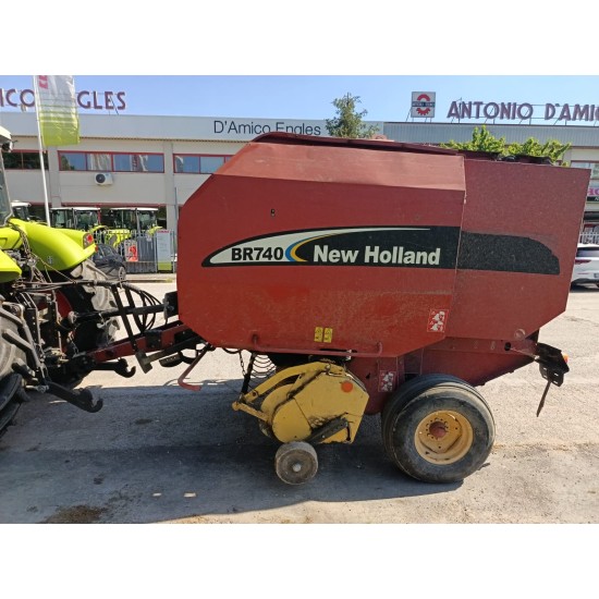 ROTOPRESSA NEW HOLLAND BR 740