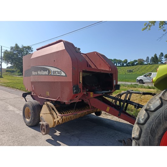 ROTOPRESSA NEW HOLLAND BR 740