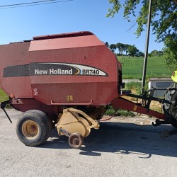 ROTOPRESSA NEW HOLLAND BR 740