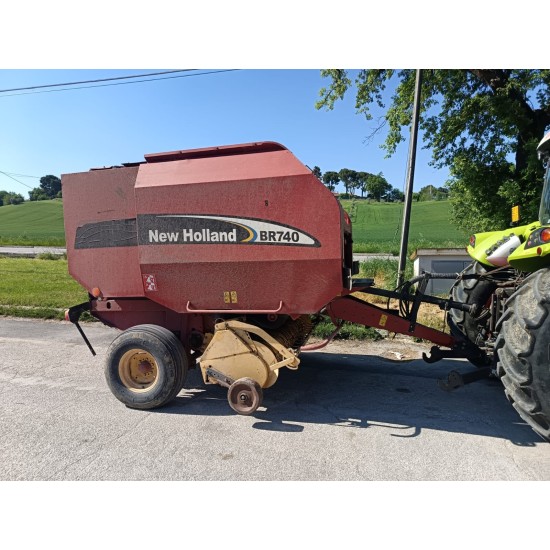 ROTOPRESSA NEW HOLLAND BR 740