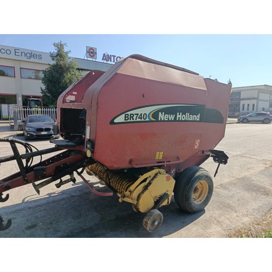 ROTOPRESSA NEW HOLLAND BR 740