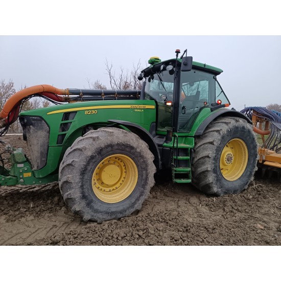 JOHN DEERE 8230 DT____TRATTORE GOMMATO