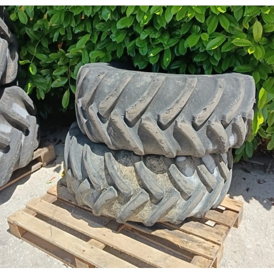 n.4 GOMME: GOOD YEAR 650 / 75  R 32 + MITAS 425 / 75  R 20 + CERCHI