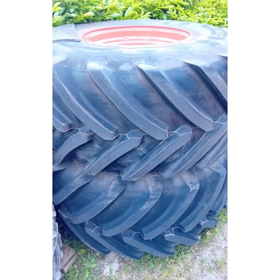 COPPIA GOMME MICHELIN __ 800 / 70 R 32 + CERCHIO