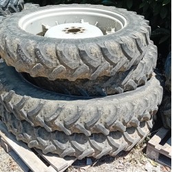 n.4 GOMME KLEBER _ 230 / 95  R 32 e 230 / 95  R 44 + CERCHI