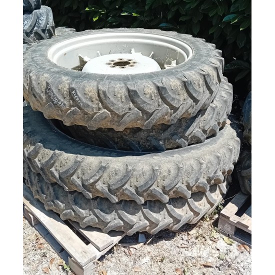n.4 GOMME KLEBER _ 230 / 95  R 32 e 230 / 95  R 44 + CERCHI