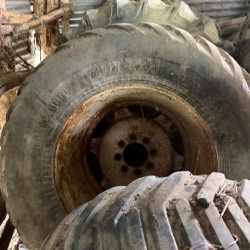 n.4 GOMME TRELLEBORG _ 500 / 45 - 22.5 e 600 / 55 - 26.5 + CERCHI