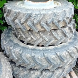 n.4 GOMME CEAT 250/85 R 24 - KLEBER 270/95 R 36 + CERCHI LANDINI