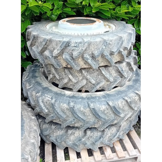 n.4 GOMME CEAT 250/85 R 24 - KLEBER 270/95 R 36 + CERCHI LANDINI