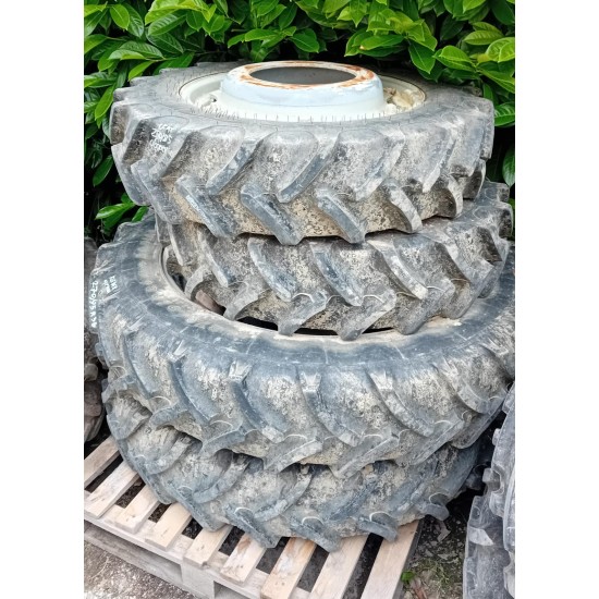 n.4 GOMME CEAT 250/85 R 24 - KLEBER 270/95 R 36 + CERCHI LANDINI